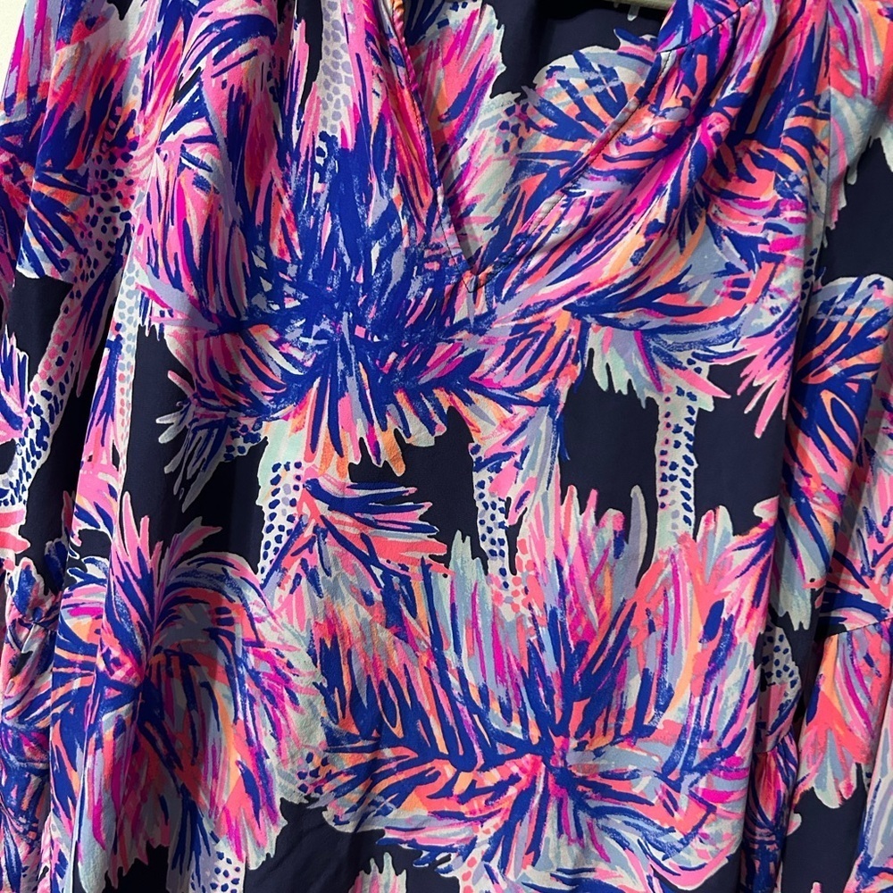 Lilly Pulitzer Matilda Bright Pink & Navy palms Tropical Blouse 💯 Silk - Picture 2 of 5